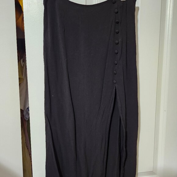 90s Style Midi Skirt with Slit and Button Details - Picture 1 of 4